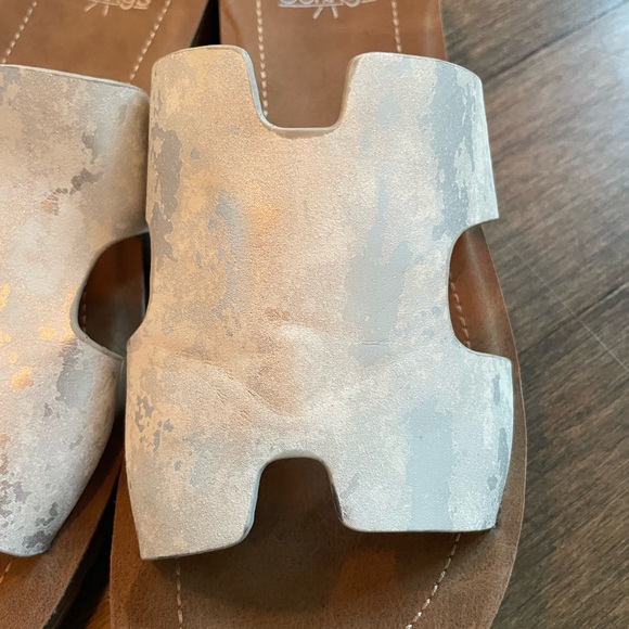 Corky’s Bogalusa Slide in Shimmer Silver White Size 8 - Picture 9 of 10